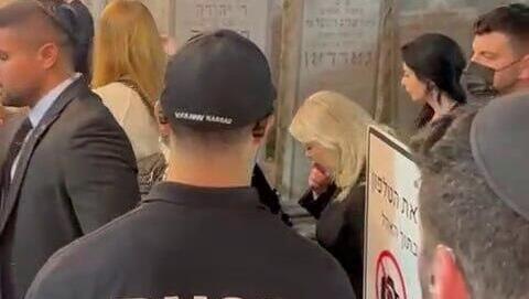 שרה נתניהו בקבר הרבי מלובביץ'