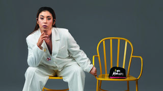 אילנה גריצווסקי עם הכובע של מתן צנגאוקר