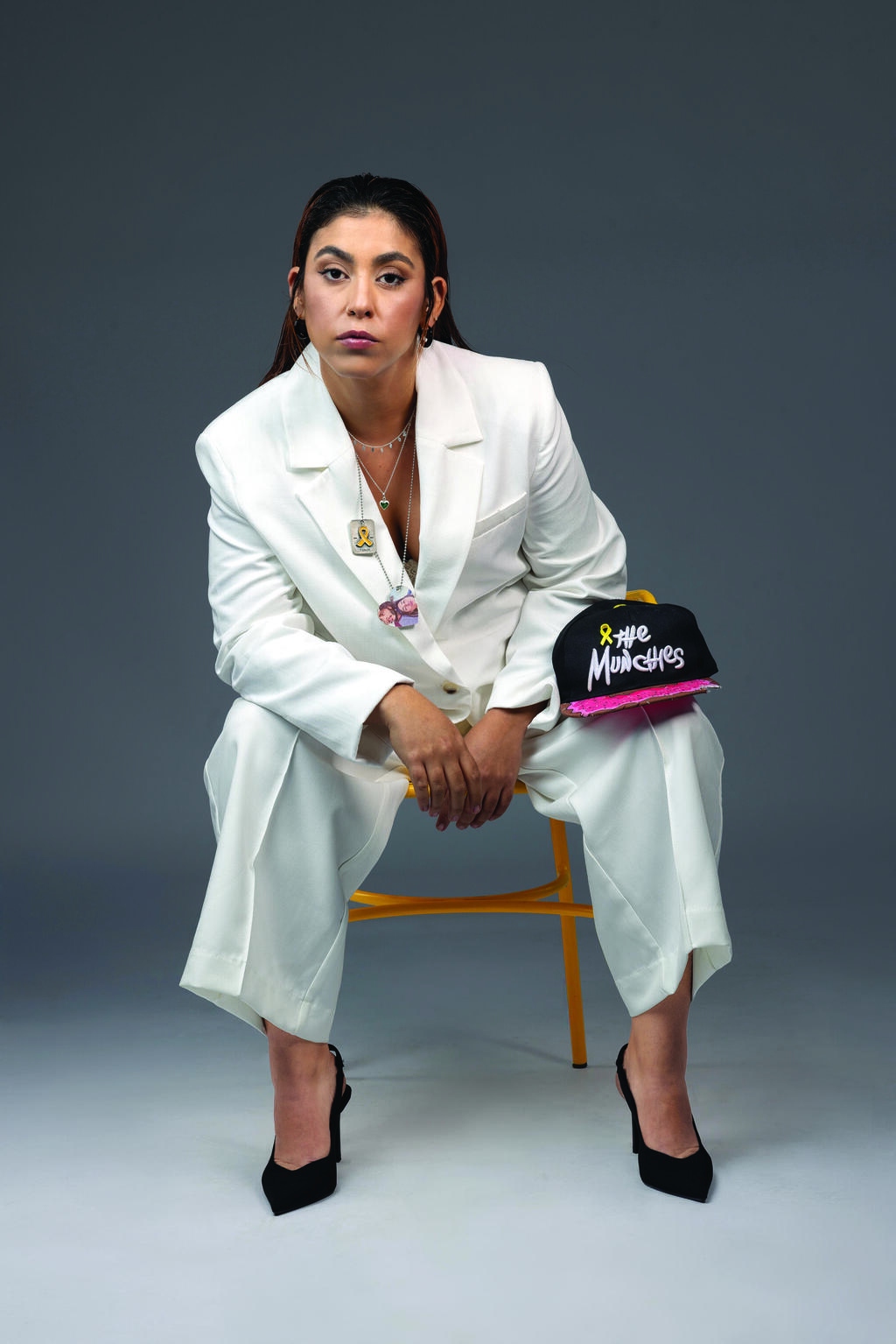 אילנה גריצווסקי עם הכובע של מתן צנגאוקר