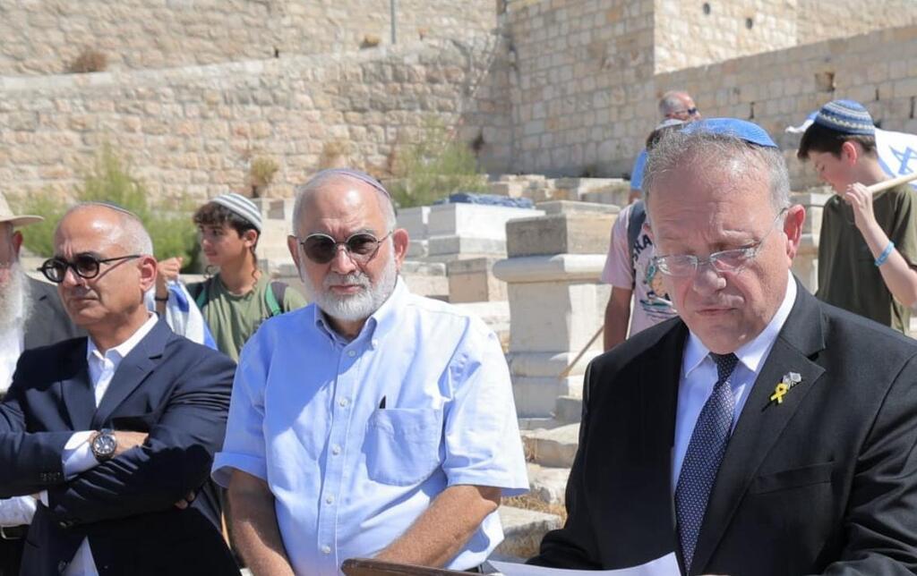 מימין יעקב חגואל, יו״ר ההסתדרות הציונית, פרופ׳ יצחק קראוס ועו״ד רמי סימני חבר ״פורום הרצל״ ומיוזמי הארוע