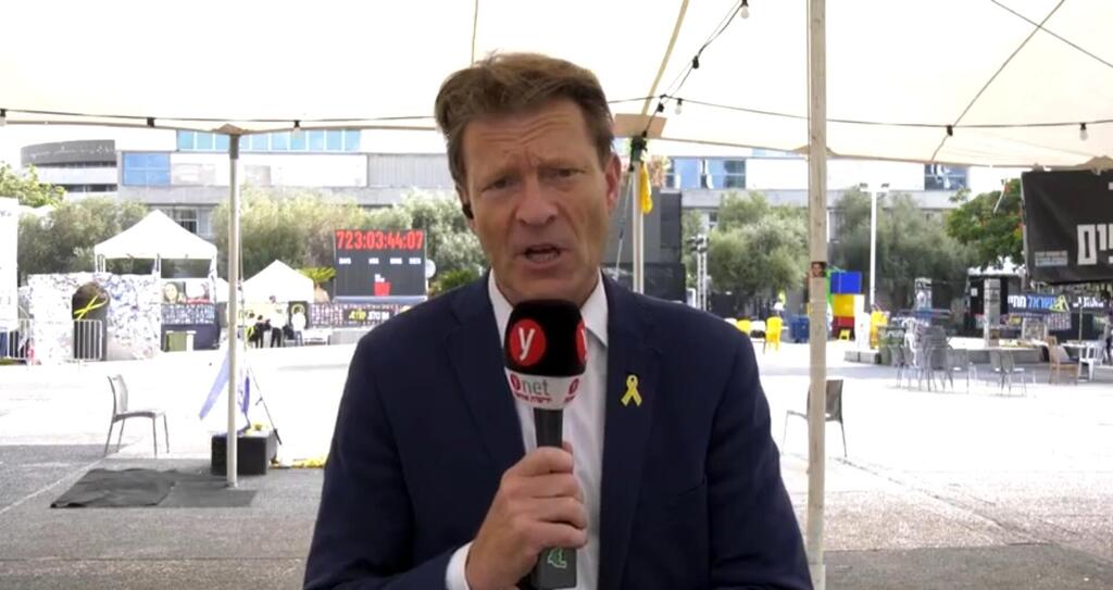 Richard Tice, deputy leader of the UK's Reform Party, in Hostages Square in Tel Aviv (Photo: Ynet Global) Richard Tice, deputy leader of the UK's Reform Party, in Hostages Square in Tel Aviv