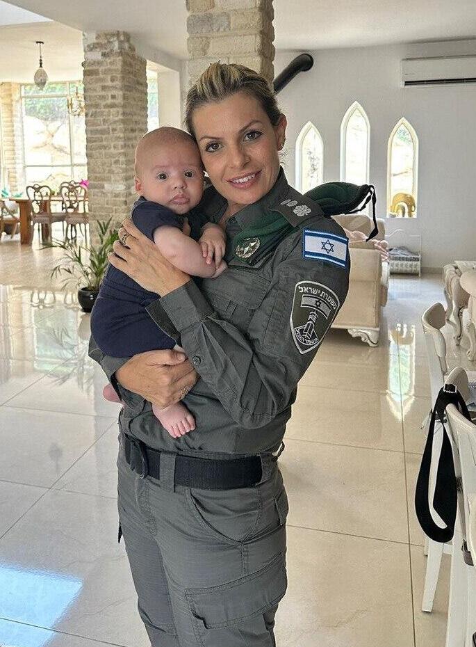 Hila Arbel and her grandson Adiel (Photo: Private album) הילה ארבל מגזין סוף שבוע