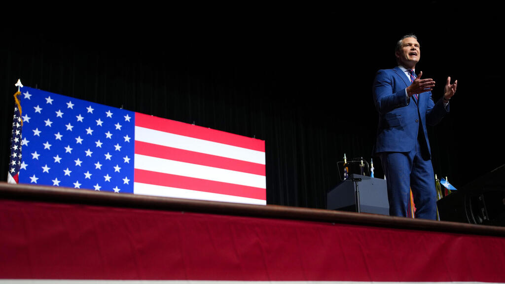 ארה"ב שר ההגנה פיט הגסת' כינוס מיוחד ל גנרלים