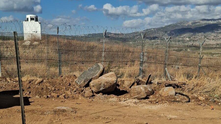 Место обнаружения склада (Фото публикуется в соответствии с п. 27 алеф Закона об авторских правах) חומרי נפץ שהטמין חיזבאללה באזור כפר ע'גר בגבול לבנון