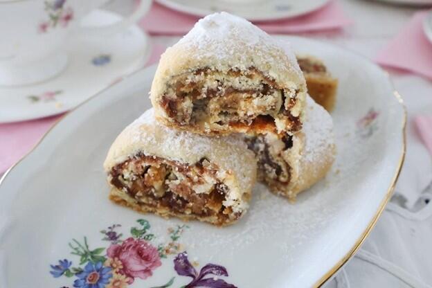 Date & walnut rolled cookies 