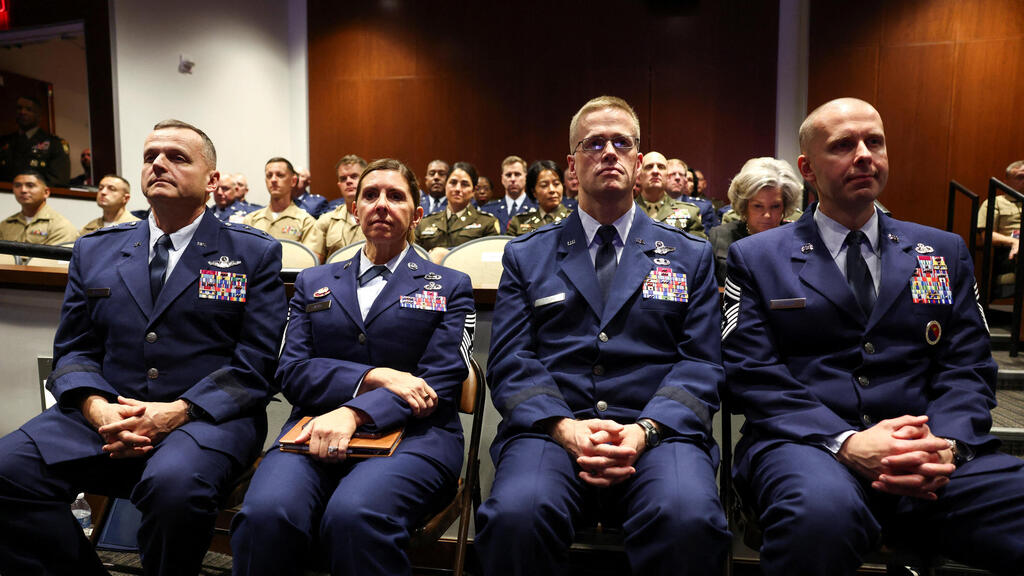 ארה"ב כינוס קצינים של שר ההגנה פיט הגסת' 