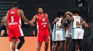 אוסטין וויילי ואנתוני לאמב