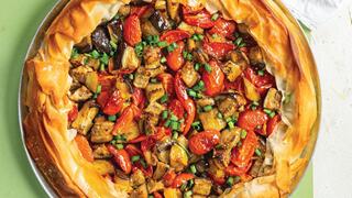 מאפה פילו יווני עם עגבניות וחצילים