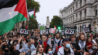 לונדון בריטניה הפגנה אנטי-ישראלית נגד ישראל פרו-פלסטינית פרו-פלסטינים בעקבות מעצר פעילי משט ל עזה