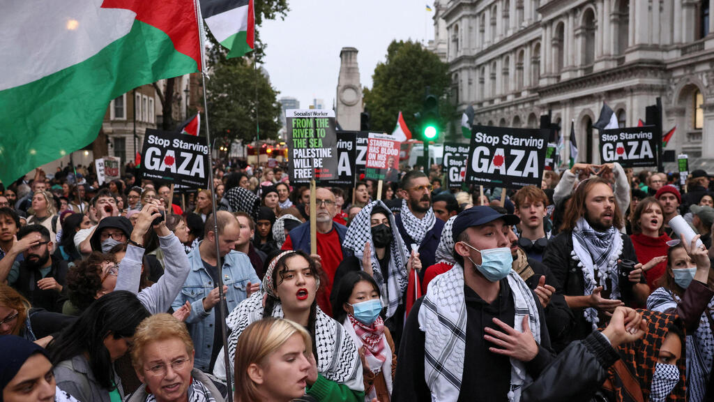 לונדון בריטניה הפגנה אנטי-ישראלית נגד ישראל פרו-פלסטינית פרו-פלסטינים בעקבות מעצר פעילי משט ל עזה