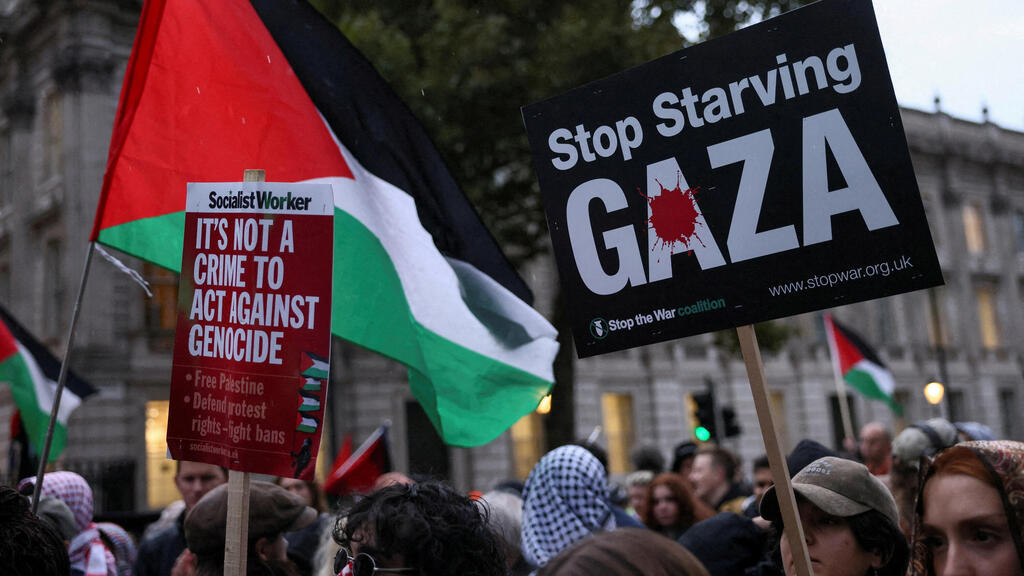Pro-Palestinian demonstration in London. Archive (Photo: Jack Taylor/Reuters) לונדון בריטניה הפגנה אנטי-ישראלית נגד ישראל פרו-פלסטינית פרו-פלסטינים בעקבות מעצר פעילי משט ל עזה
