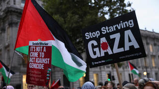 לונדון בריטניה הפגנה אנטי-ישראלית נגד ישראל פרו-פלסטינית פרו-פלסטינים בעקבות מעצר פעילי משט ל עזה