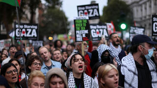 לונדון בריטניה הפגנה אנטי-ישראלית נגד ישראל פרו-פלסטינית פרו-פלסטינים בעקבות מעצר פעילי משט ל עזה