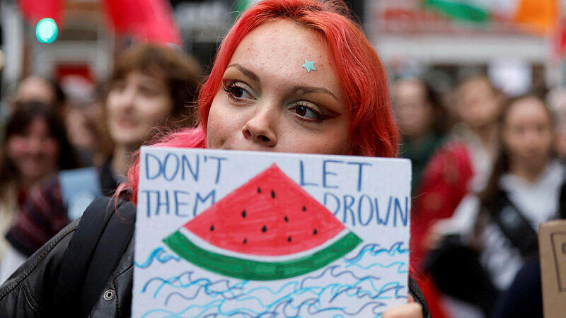 Пропалестинская демонстрация в Дублине (Фото: REUTERS/Clodagh Kilcoyne) הפגנות פרו-פלסטיניות בדבלין, אירלנד