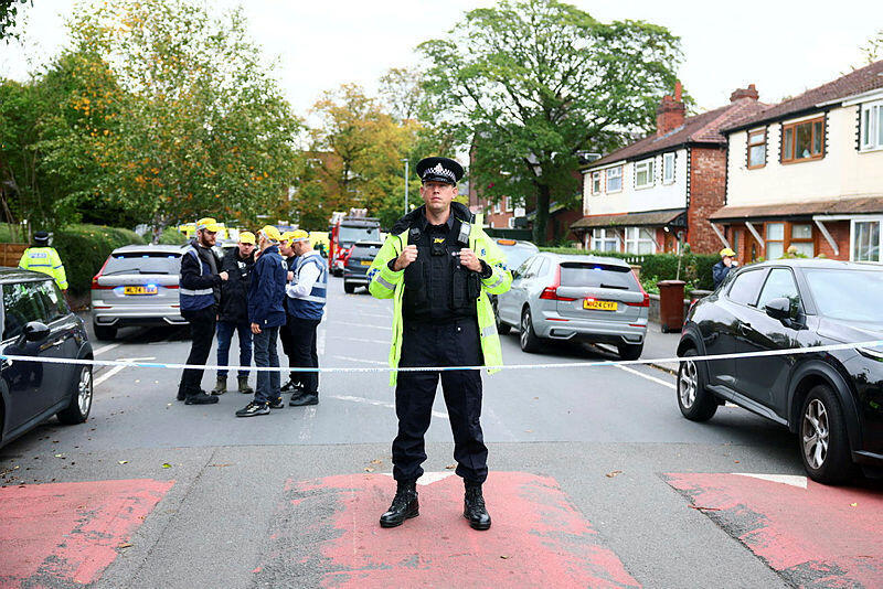 זירת הפיגוע במנצ'סטר, דקירה ודריסה ליד בית כנסת