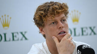 יאניק סינר עם גביע המאסטרס בבייג'ינג