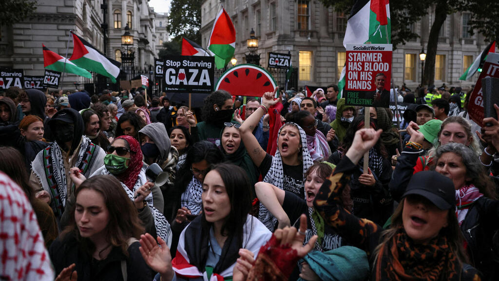 לונדון בריטניה הפגנה אנטי-ישראלית נגד ישראל פרו-פלסטינית פרו-פלסטינים בעקבות מעצר פעילי משט ל עזה
