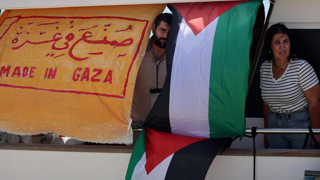 סירה מהמשט לעזה עוגנת בקפריסין לאחר שצה"ל מנע את כניסתה