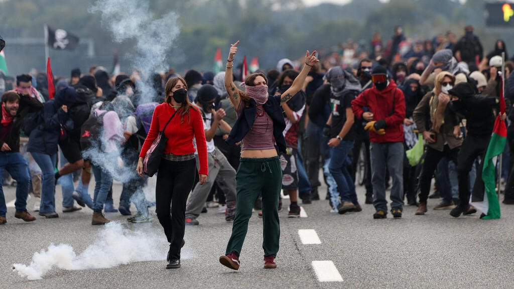 Pro-Palestinians protestors in Italy (Photo: REUTERS/Claudia Greco) מחאות פרו פלסטיניות באיטליה