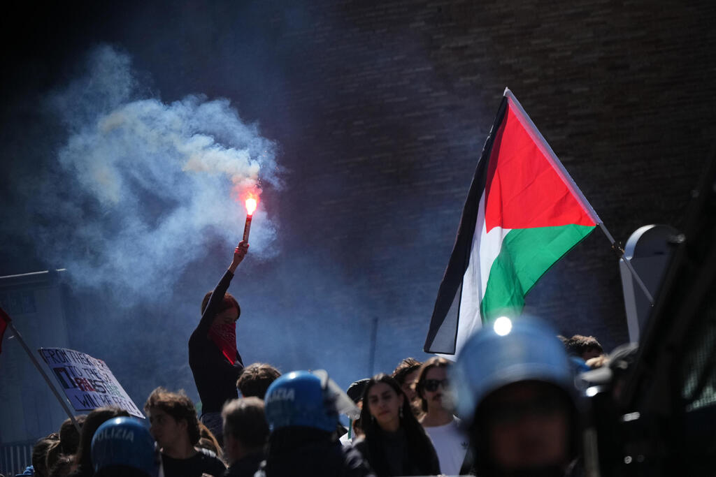 Pro-Palestinian protests in Italy (Photo: AP Photo/Alessandra Tarantino) מחאות פרו פלסטיניות באיטליה