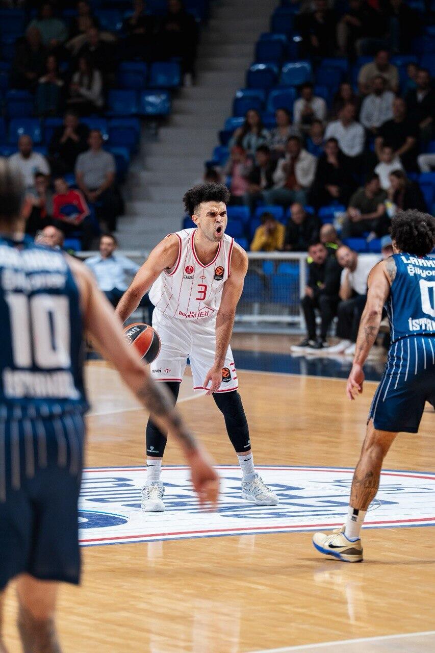 אנאדולו אפס - הפועל ת"א  אלייז'ה בראיינט