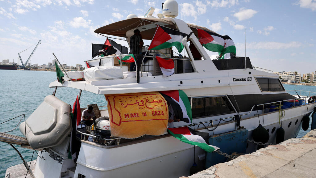 Gaza flotilla (Photo:: Reuters/Yiannis Kourtoglou) סירה מהמשט לעזה עוגנת בקפריסין לאחר שצה"ל מנע את כניסתה