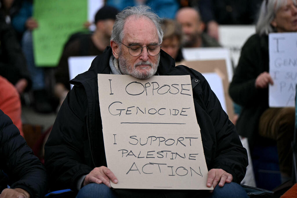 Pro-Palestinian protest in Trafalgar Square (Photo: JUSTIN TALLIS / AFP) פרו-פלסטינים מוחים בכיכר טרפלגר