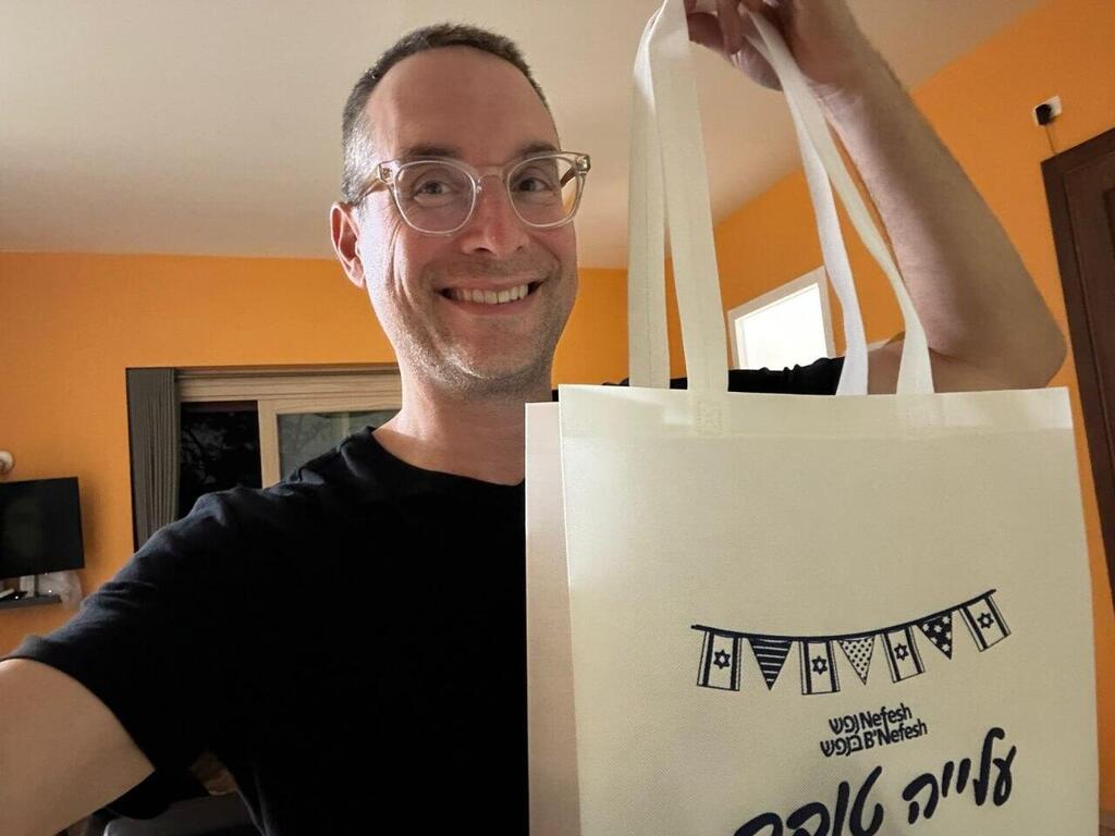 David Siegel gets ready to move to Israel