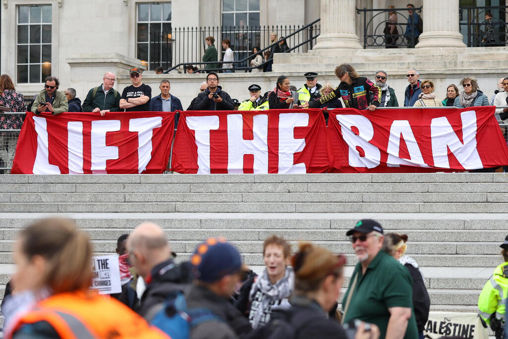 Pro-Palestinian protest in Trafalgar Square (Photo: REUTERS/Toby Melville) פרו-פלסטינים מוחים בכיכר טרפלגר