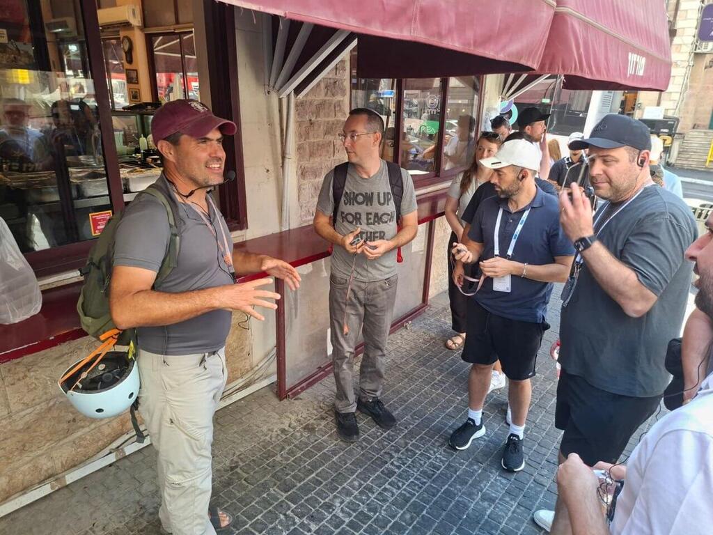 David Siegel leads Israel Tech Mission members in Jerusalem