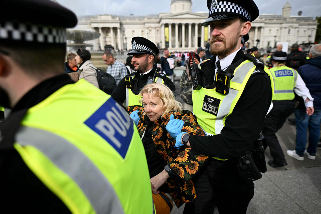 Pro-Palestinian protest in Trafalgar Square (Photo: JUSTIN TALLIS / AFP) פרו-פלסטינים מוחים בכיכר טרפלגר