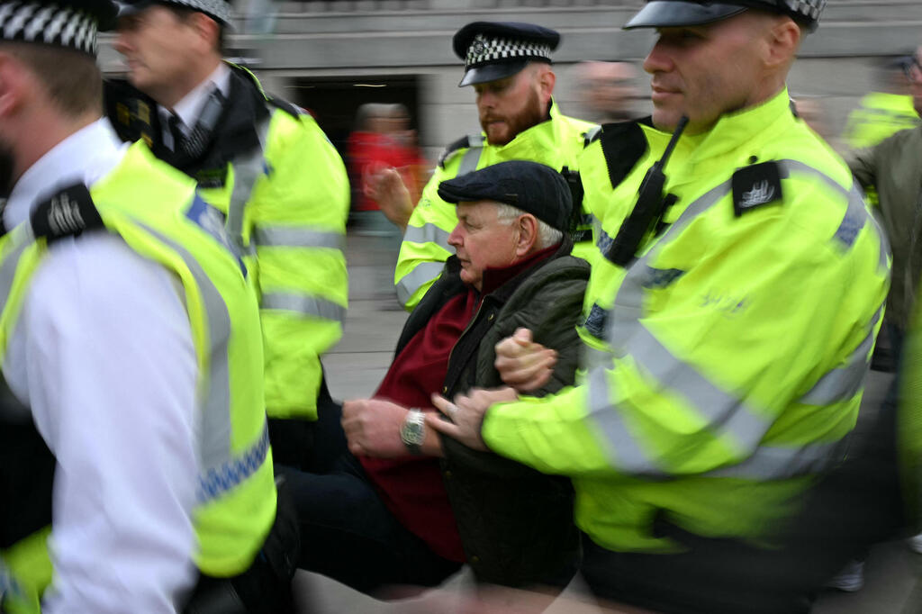 Pro-Palestinian protest in Trafalgar Square (Photo: JUSTIN TALLIS / AFP) פרו-פלסטינים מוחים בכיכר טרפלגר