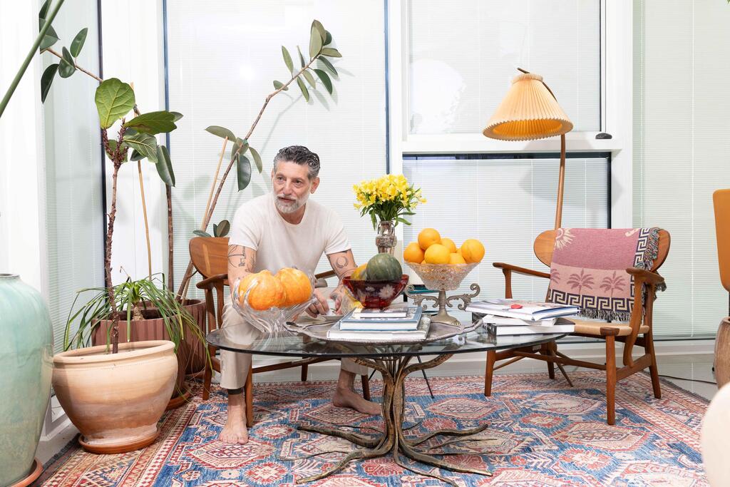 השף אסף גרניט בדירתו