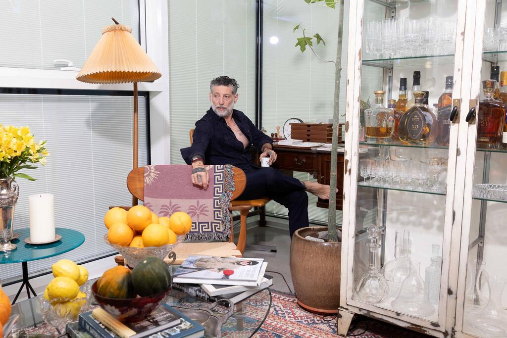 השף אסף גרניט בדירתו