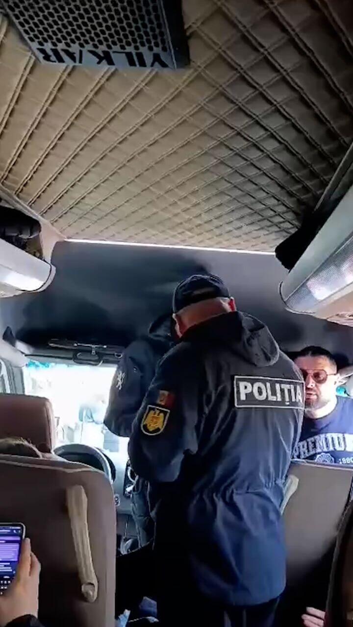 תיעוד: זוג ישראלים לא מורשה להיכנס לאוטובוס במולדובה