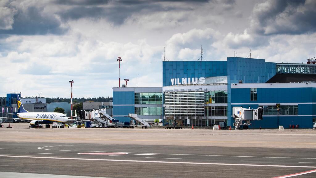 Аэропорт Вильнюса (Фото: Karolis Kavolelis/shutterstock) ליטא נמל התעופה של וילנה