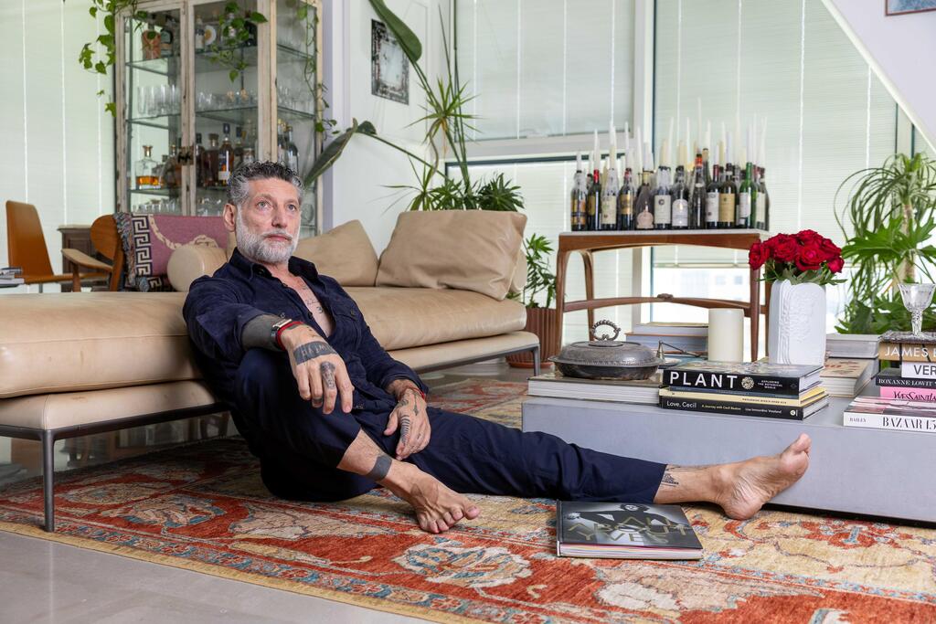 השף אסף גרניט בדירתו