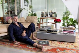 השף אסף גרניט בדירתו