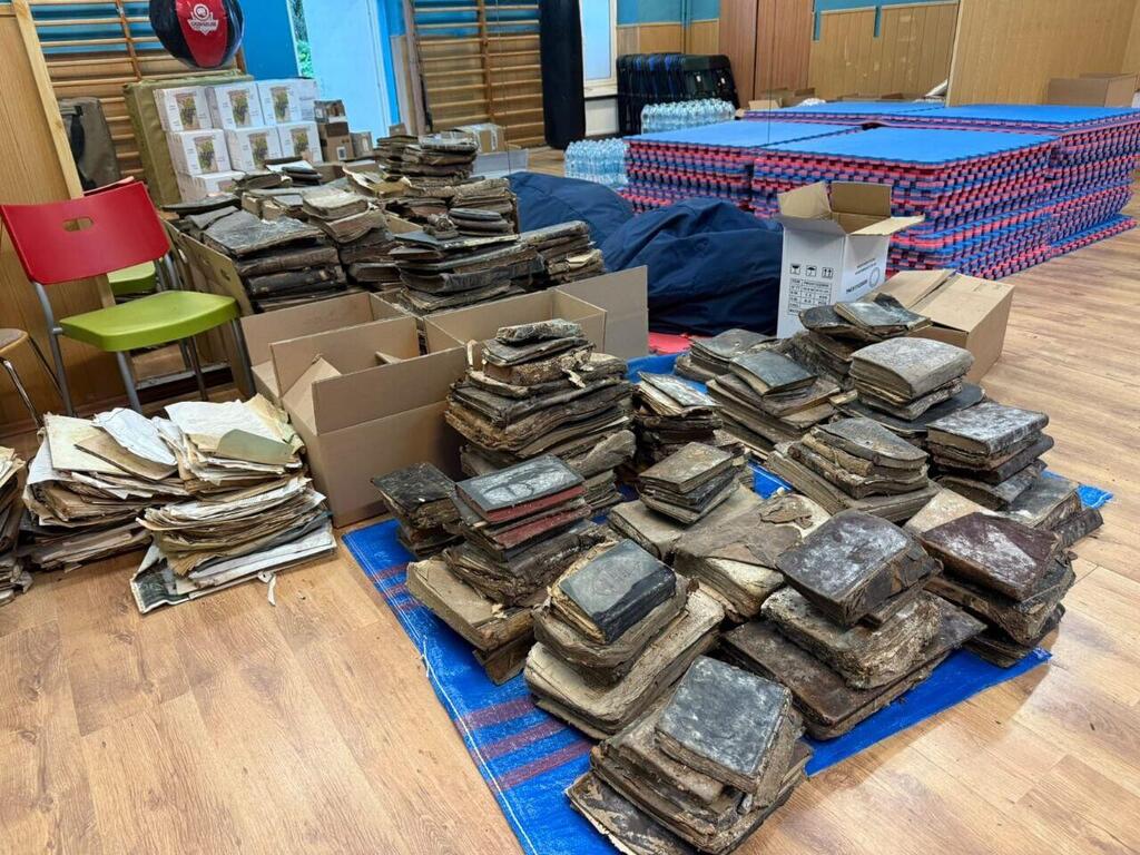 חלק מספרי הקודש שהתגלו במרתף בוורשה