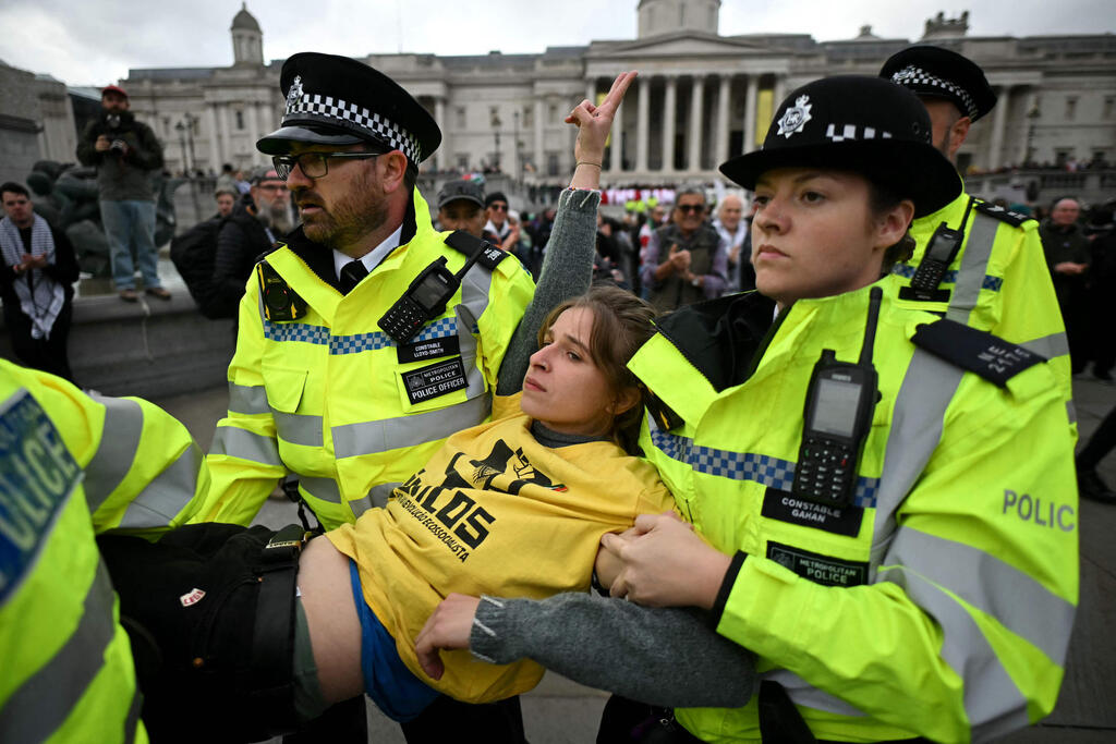עצורים ב לונדון הפגנה נגד הגדרת Palestine Action כארגון טרור