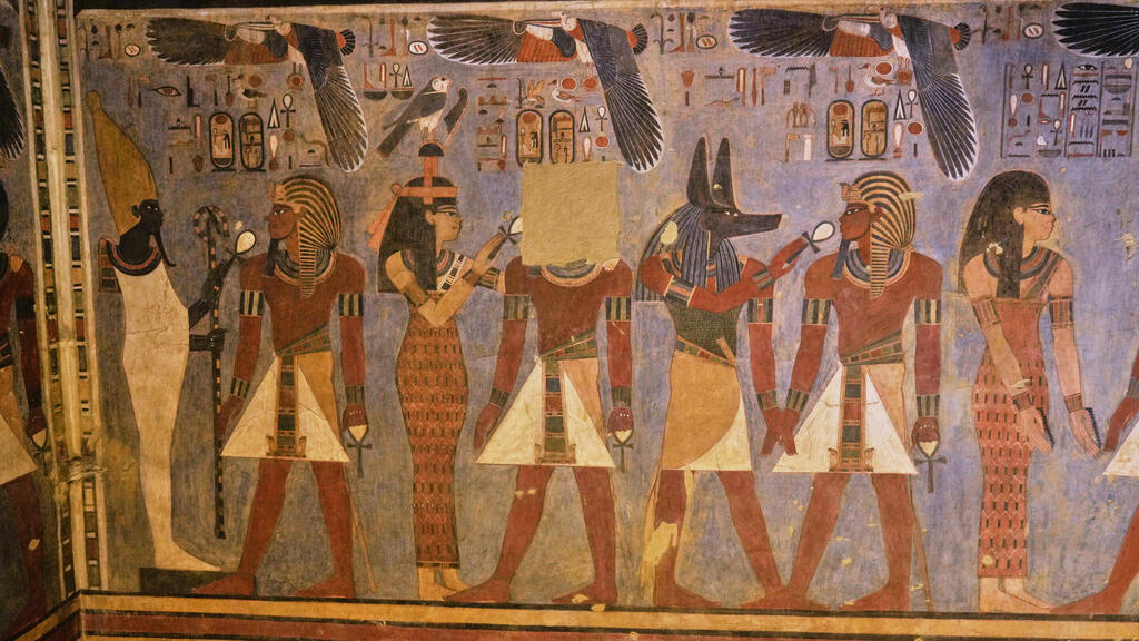 ציורים ששוחזרו בקברו של אמנחותפ השלישי, שנמצא בעמק המלכים שבעיר לוקסור בדרום מצרים