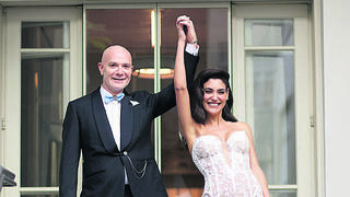 שלמור שטרוזמן עם בעלה עוז לוי