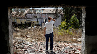 שורד השבי טל שהם בביתו בקיבוץ בארי