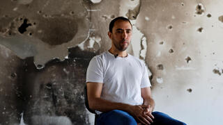 שורד השבי טל שהם בביתו בקיבוץ בארי