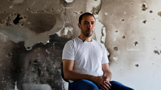 שורד השבי טל שהם בביתו בקיבוץ בארי