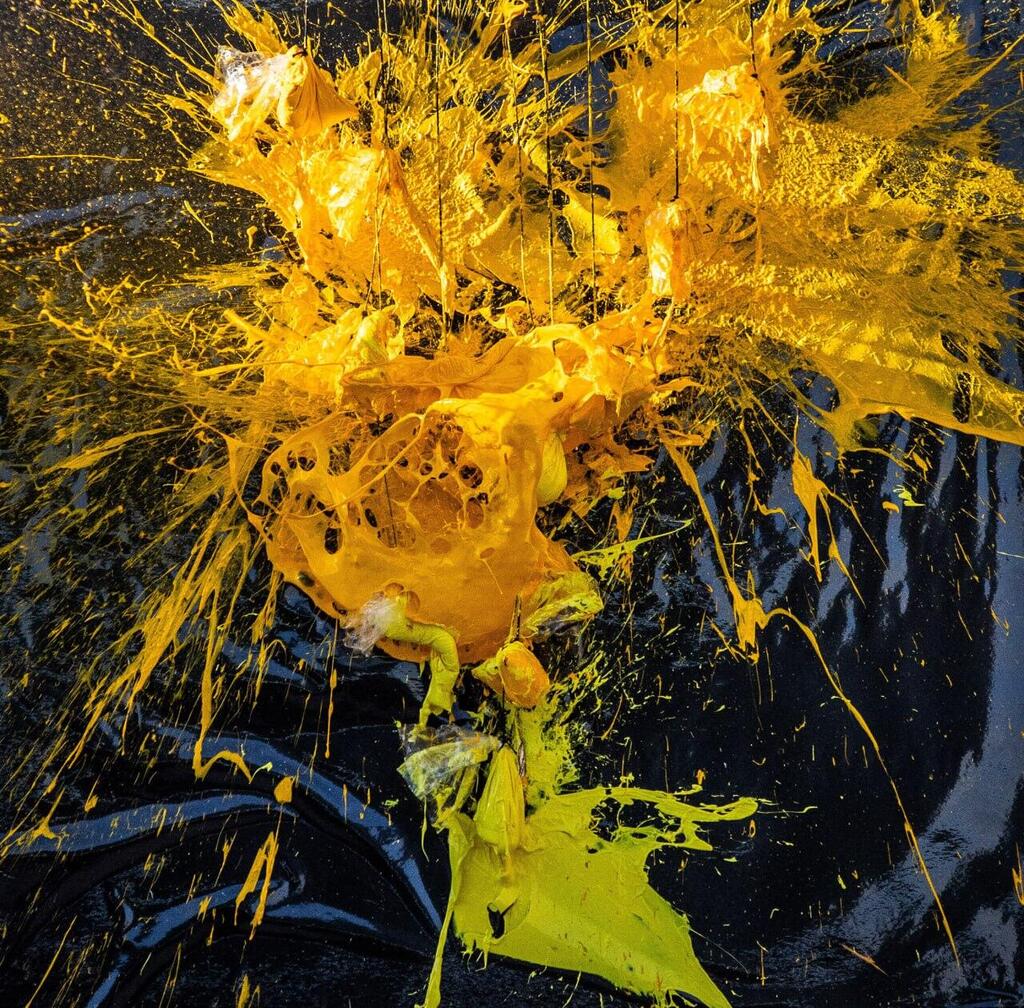 שורד השבי סשה טרופנוב שכחלק מהשיקום יורה במטווח