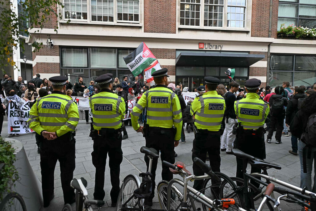Student march in the British capital (Photo: JUSTIN TALLIS / AFP) לונדון בריטניה