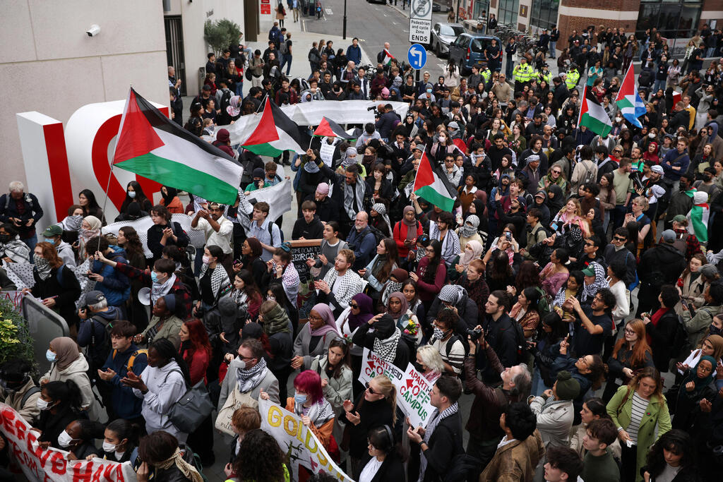 Protest in Britain (Photo: Dan Kitwood/Getty Images) לונדון בריטניה