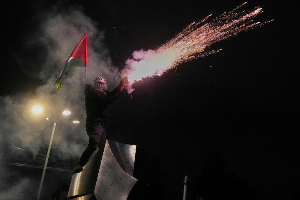 The demonstration in Athens (Photo: AP Photo/Petros Giannakouris) אתונה יוון
