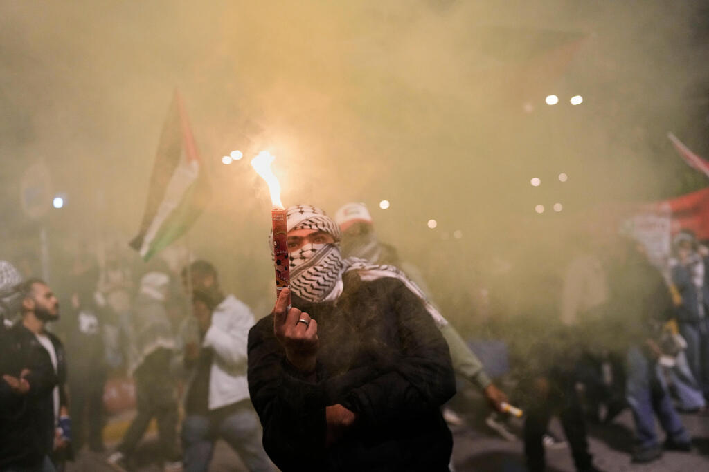 Photo: AP Photo/Petros Giannakouris אתונה יוון